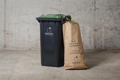 240-Liter-Biotonne mit zusätzlich bereitgestellten Papiersack für Laub und Gras