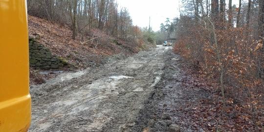 12 Verfüllung des Kanalgrabens auf Straßenniveau