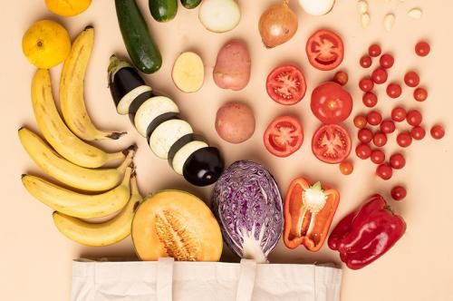 geschnittenes Obst und Gemüse ohne Verpackungen