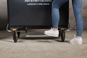 Sonderausstattung 1.100 l Öffnungsmechanismus Ein Container mit einem Öffnungsmechanismus als Sonderausstattung